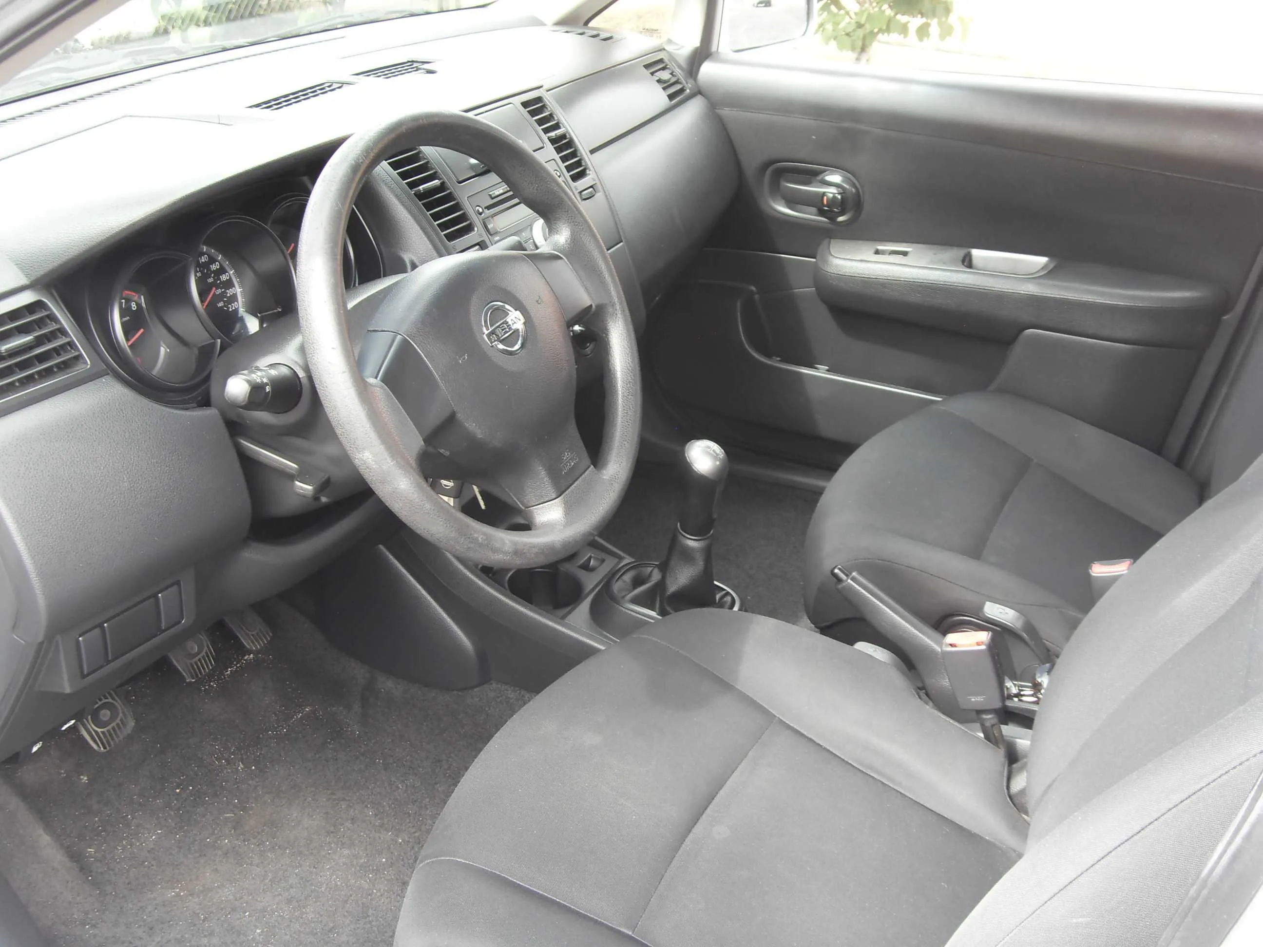 Nissan Tiida 2014 manual 1600cc - foto 6