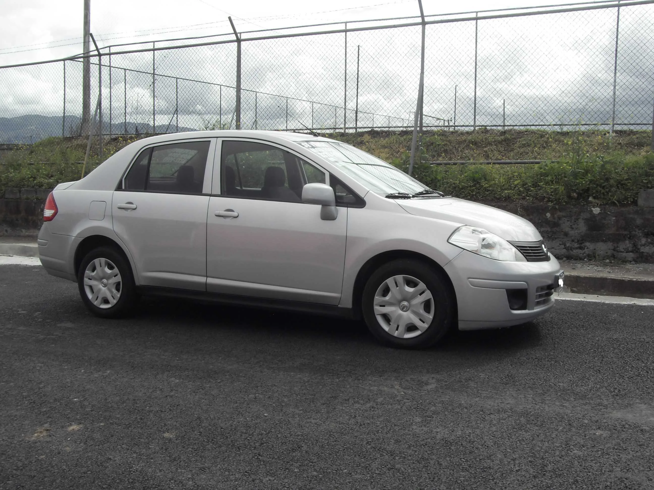 Nissan Tiida 2014 manual 1600cc - foto 2