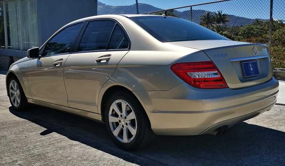 Se vende Mercedes Benz C180  Año 2012. - foto 3