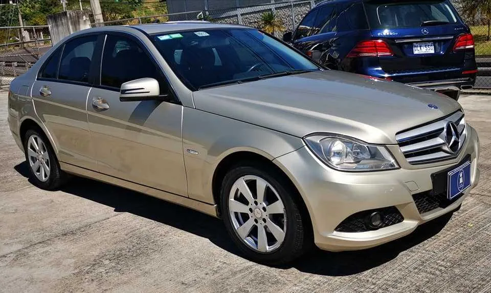 Se vende Mercedes Benz C180  Año 2012. - foto 2