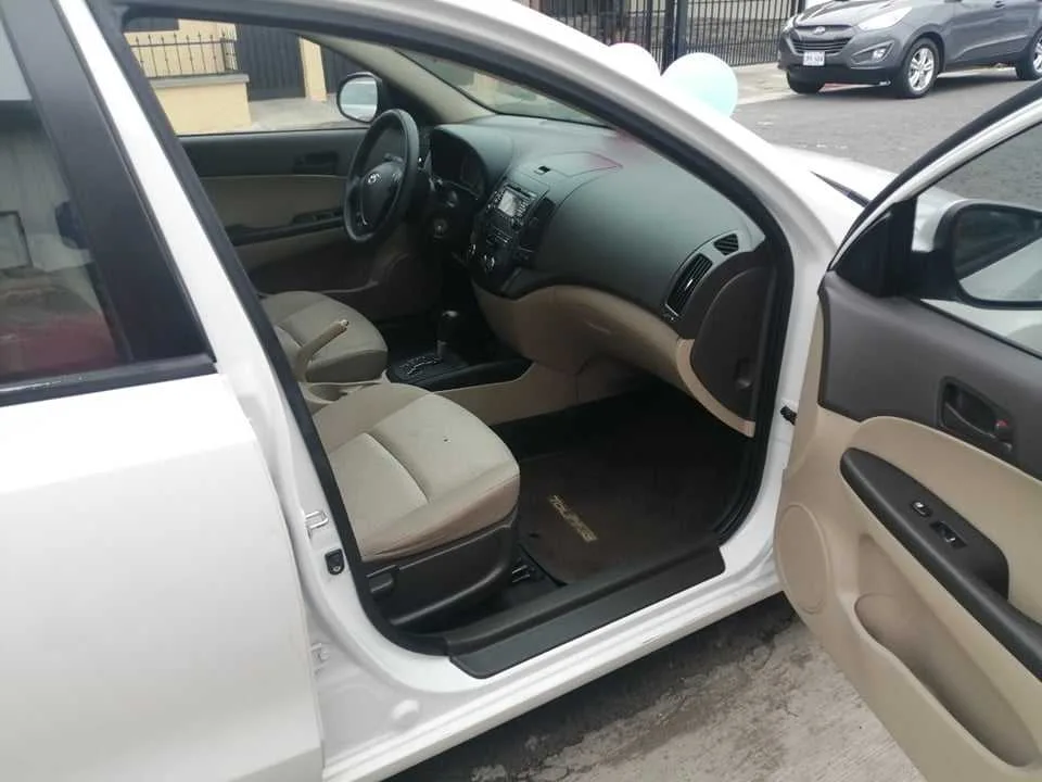 SE VENDE HYUNDAI ELANTRA TOURING GLS-2011-AUTOMÁTICO - foto 2