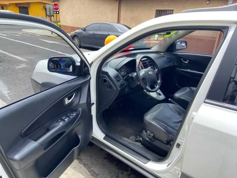 SE VENDE HYUNDAI TUCSON GL-2009-AUTOMATICO 4X2-TIP-TRONIC - foto 4