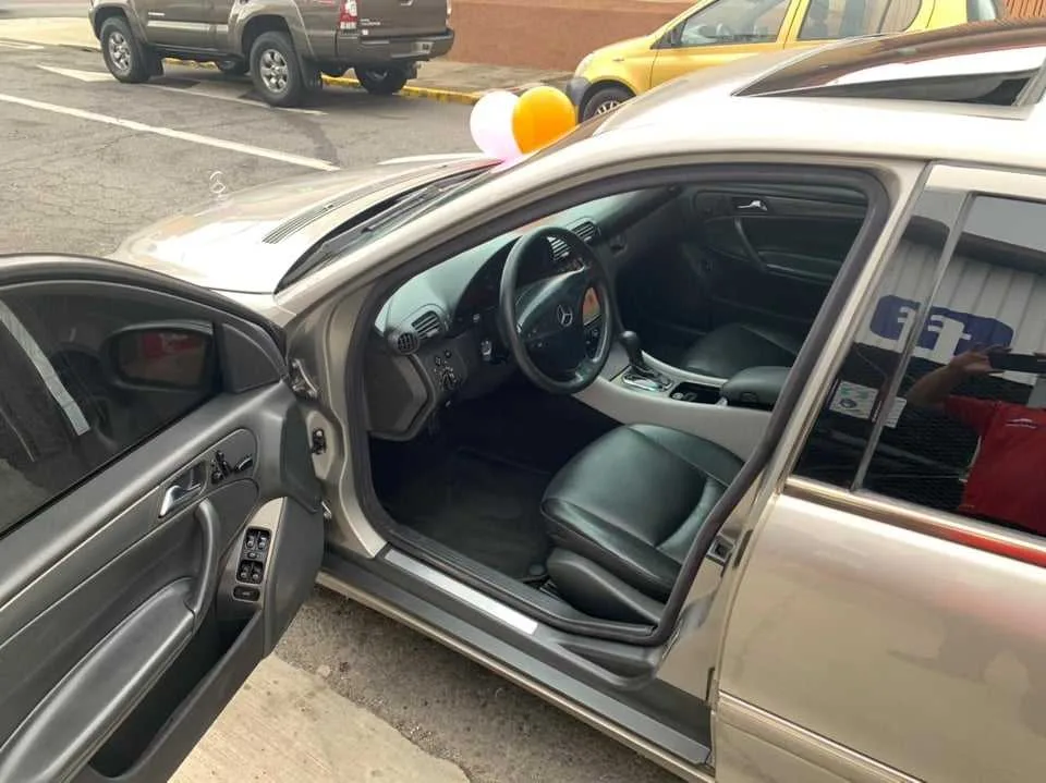 SE VENDE MERCEDES BENZ C230K-2004-AUTOMATICO - foto 3