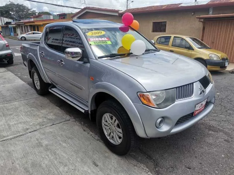 SE VENDE PICK UP-MITSUBISHI L200 SPORTERO-2009-DOBLE CABINA - foto 4