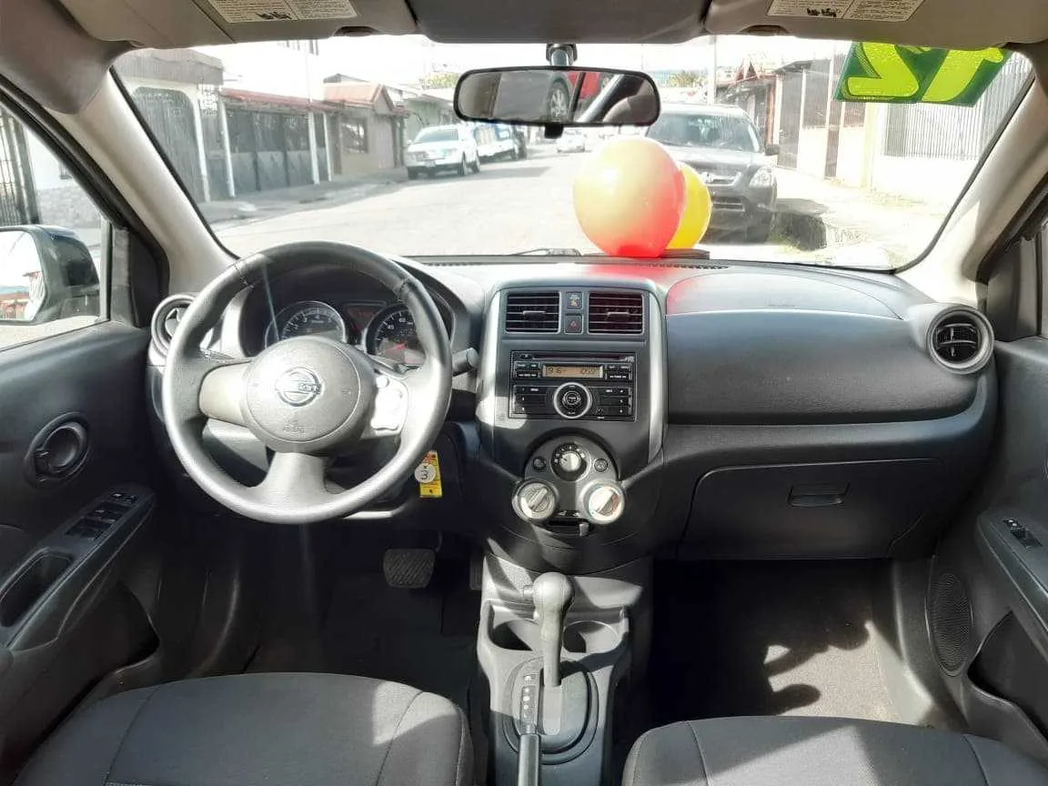 SE VENDE NISSAN VERSA 2012 - foto 2