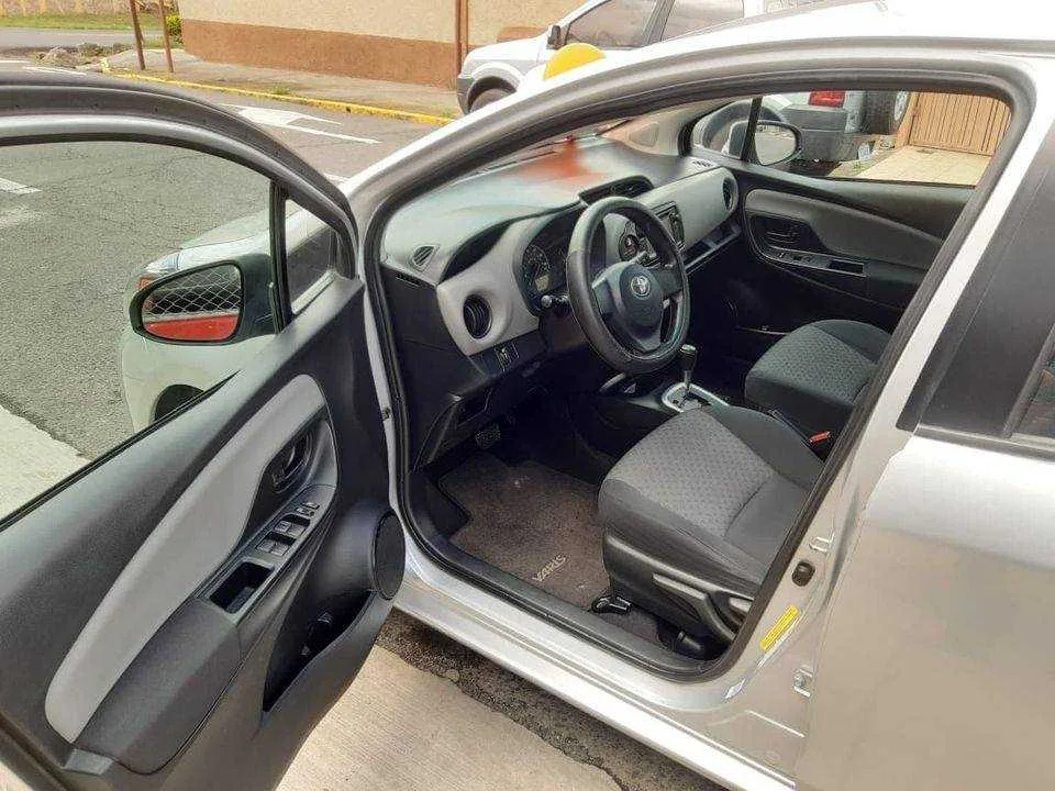SE VENDE TOYOTA YARIS -VVTI 2015 - foto 4
