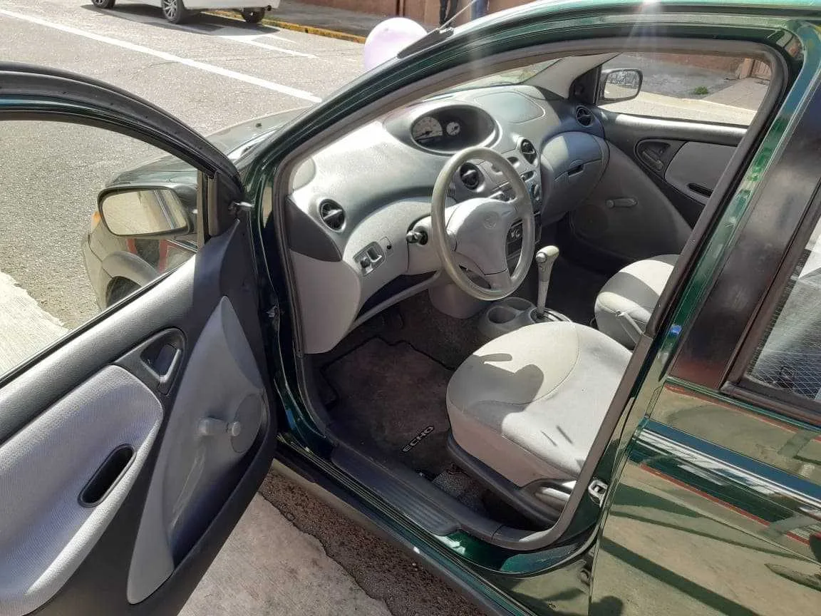 SE VENDE TOYOTA ECHO YARIS 2001 - foto 3