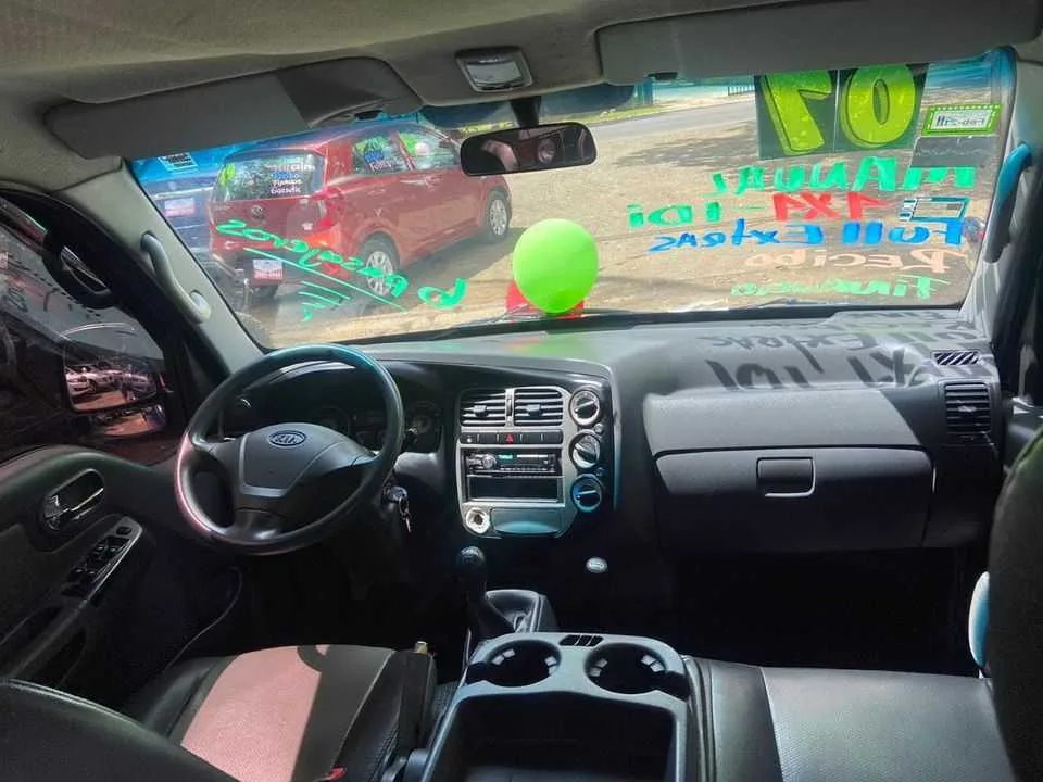 SE VENDE KIA BONGO III 2007 - foto 5
