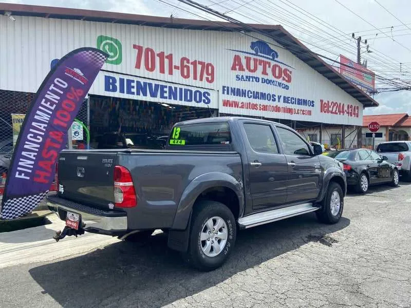 SE VENDE PICK UP-TOYOTA HILUX SRV-TDI-DOBLE CABINA-MANUAL-2013-4X4 - foto 4