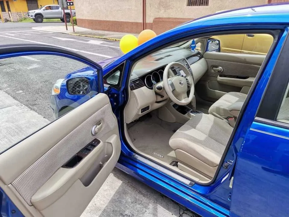 SE VENDE NISSAN VERSA S-2011-AUTOMATICO-? 5.275.000 - foto 3