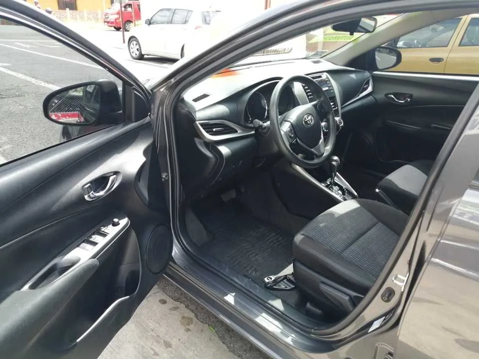 SE VENDE TOYOTA YARIS E-VVT-i-2019-AUTOMATICO TIP TRONIC - foto 2