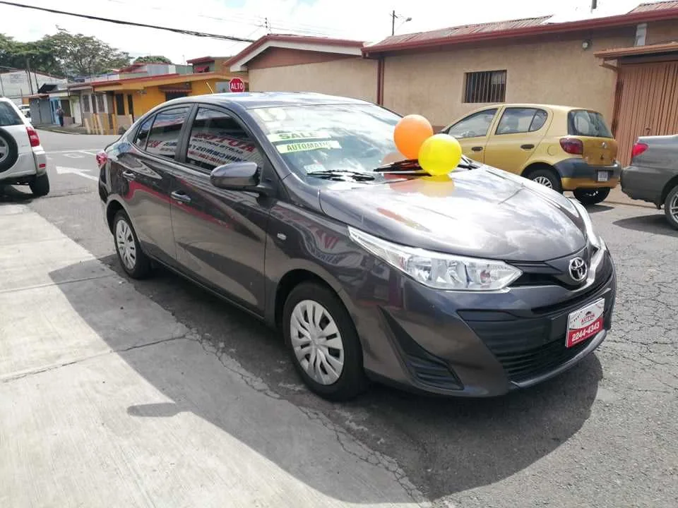 SE VENDE TOYOTA YARIS E-VVT-i-2019-AUTOMATICO TIP TRONIC - foto 3
