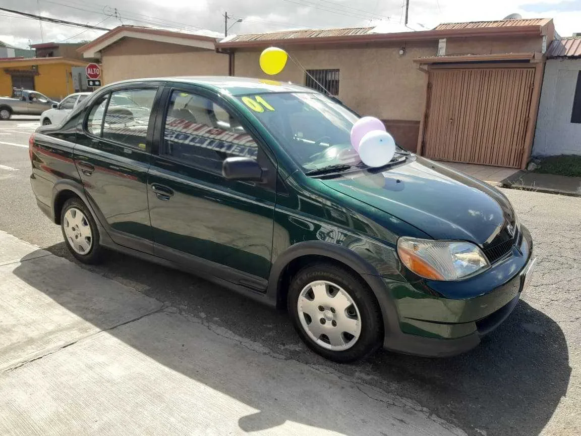 SE VENDE TOYOTA ECHO YARIS 2001 - foto 4