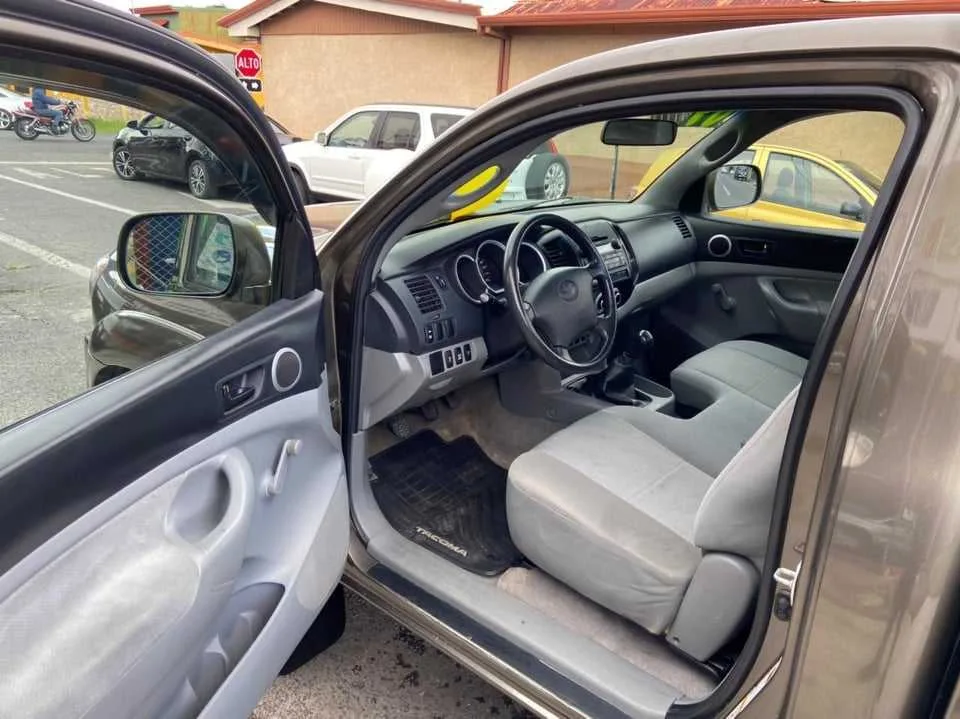 SE VENDE PICK UP-TOYOTA TACOMA-CABINA SENSILLA-2009 - foto 2