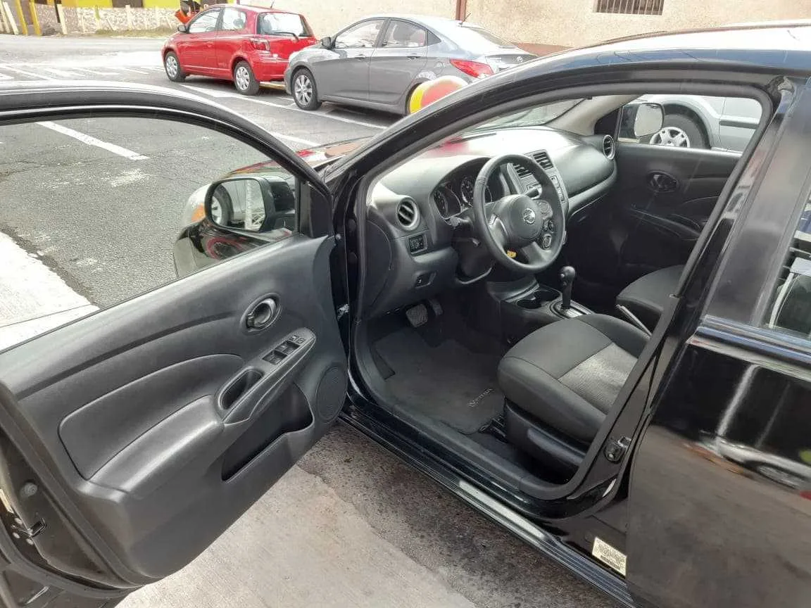 SE VENDE NISSAN VERSA 2012 - foto 4