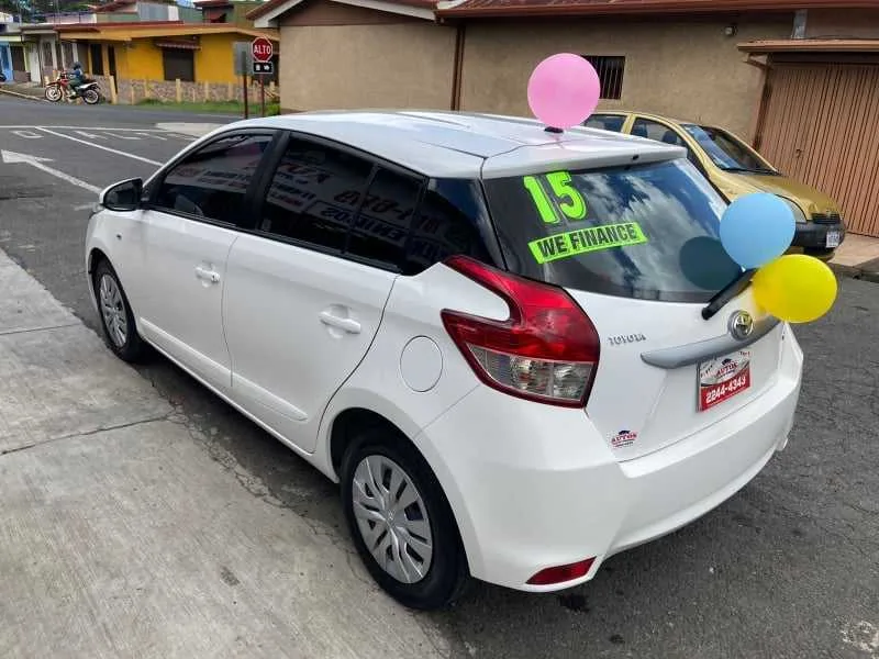 SE VENDE TOYOTA YARIS E-VVT-i-201 - foto 2