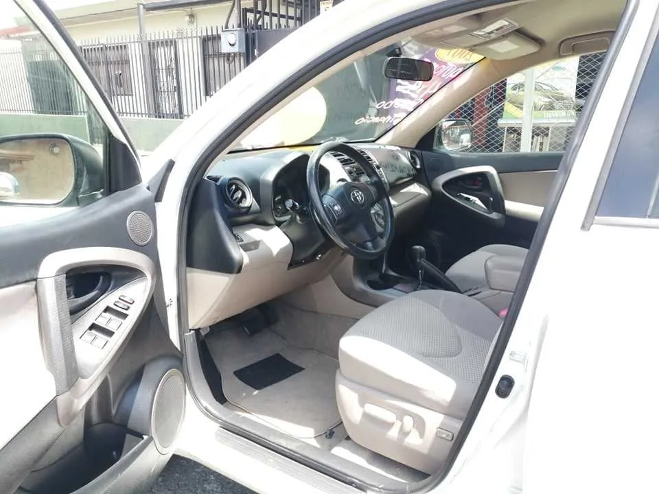 SE VENDE TOYOTA RAV4 LIMITED-2007-4X4-AUTOMATICO - foto 2