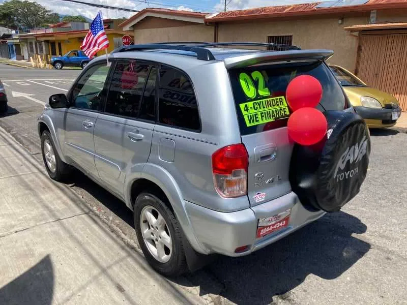 SE VENDE TOYOTA RAV4 L-VVT-i-2002-4X4-AUTOMATICO - foto 2