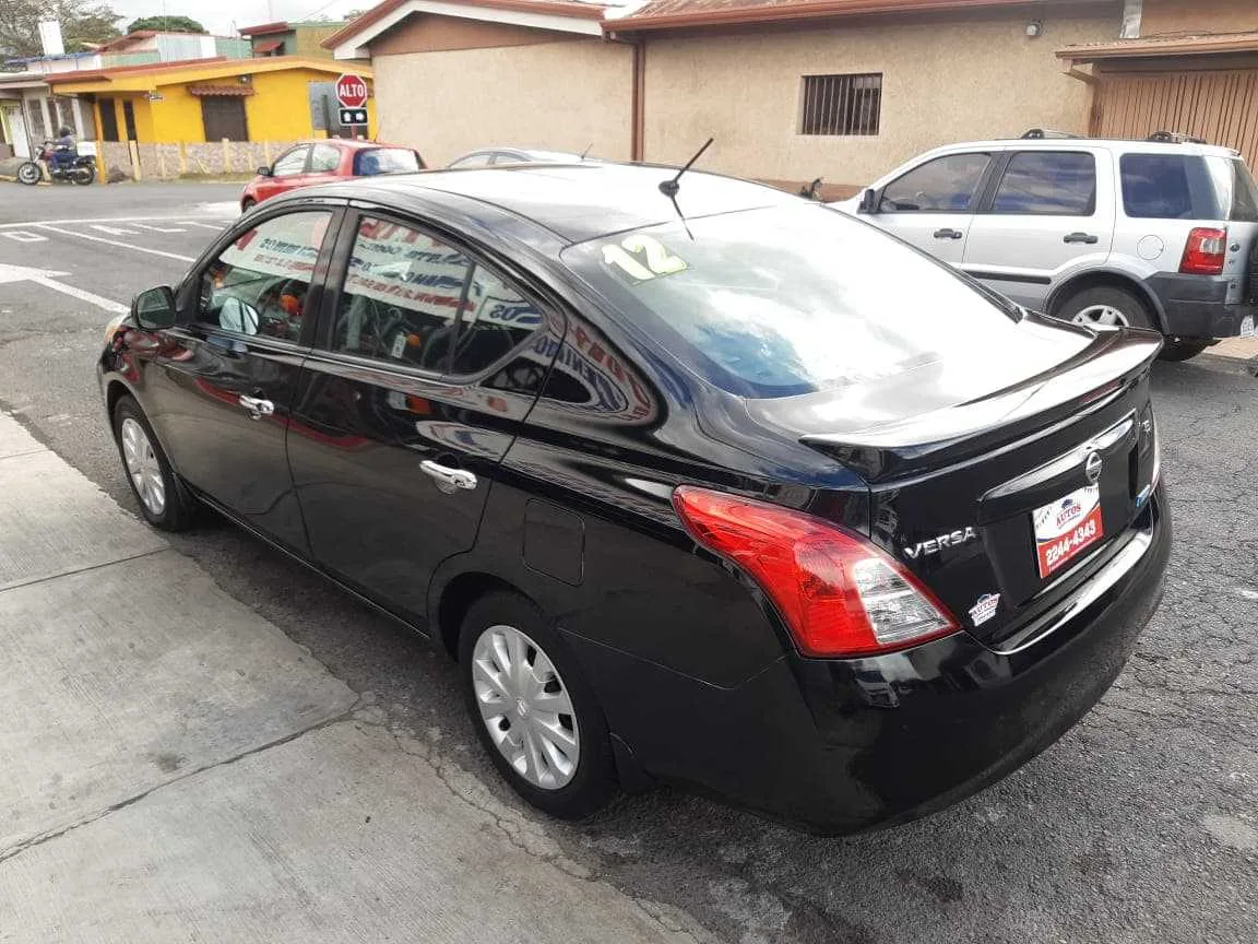 SE VENDE NISSAN VERSA 2012 - foto 5