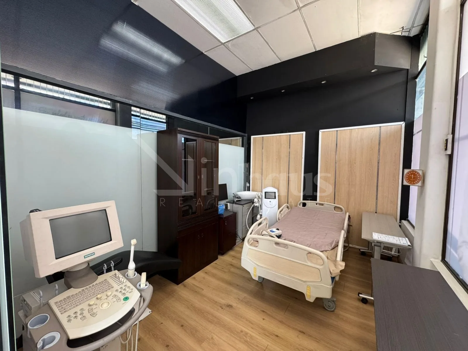 Se alquila local comercial tipo clínica/consultorios cerca de la Embajada Americana, San José. - foto 4