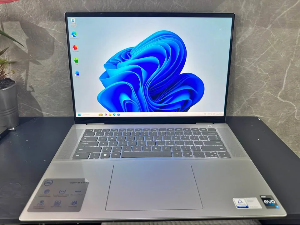 Laptop Dell 7620 touch i5 1235u