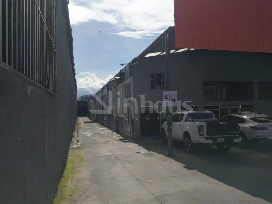Venta de propiedad Comercial Alquilada para Inversión sobre calle principal de San Francisco de 2 Rios, San José - foto 4