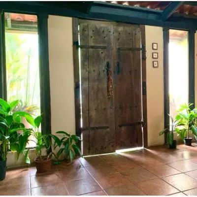 Venta de Casa Colonial en San Antonio de Escazú - foto 2