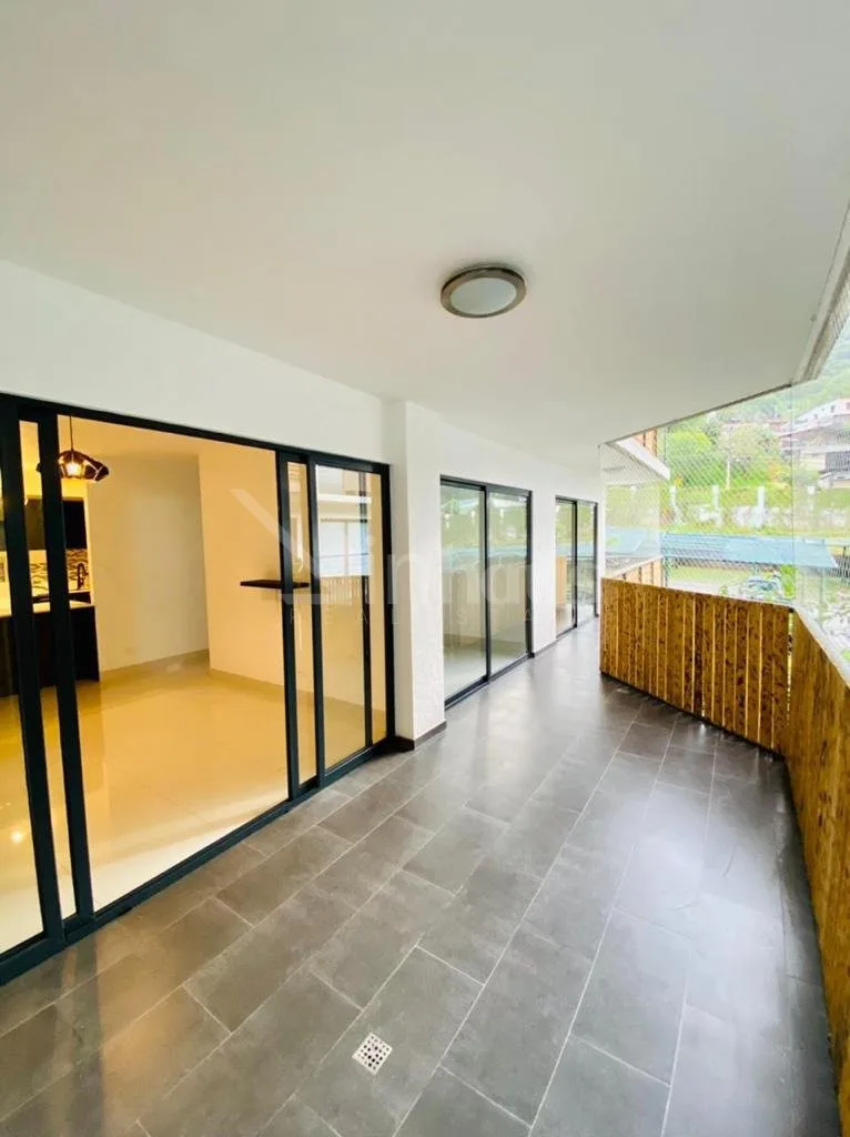 Venta de apartamento en condominio Rio Oro - foto 2