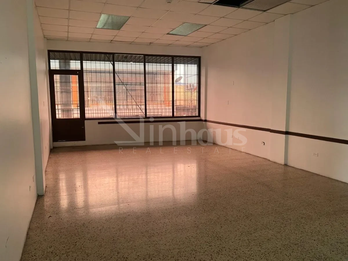 Alquiler de edificio ideal para oficinas en el centro de Heredia - foto 3