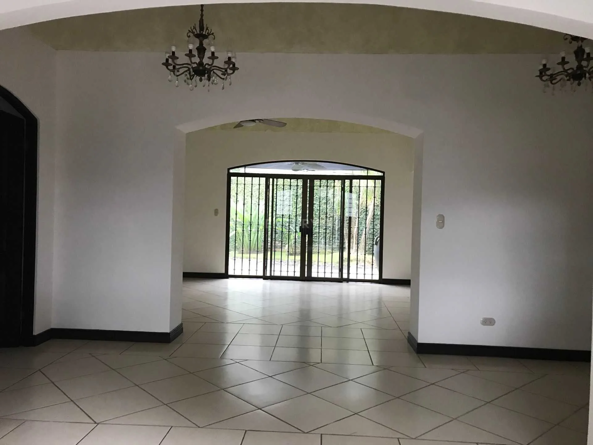 VENTA DE CASA ESTILO COLONIAL EN SANTA ANA - foto 4