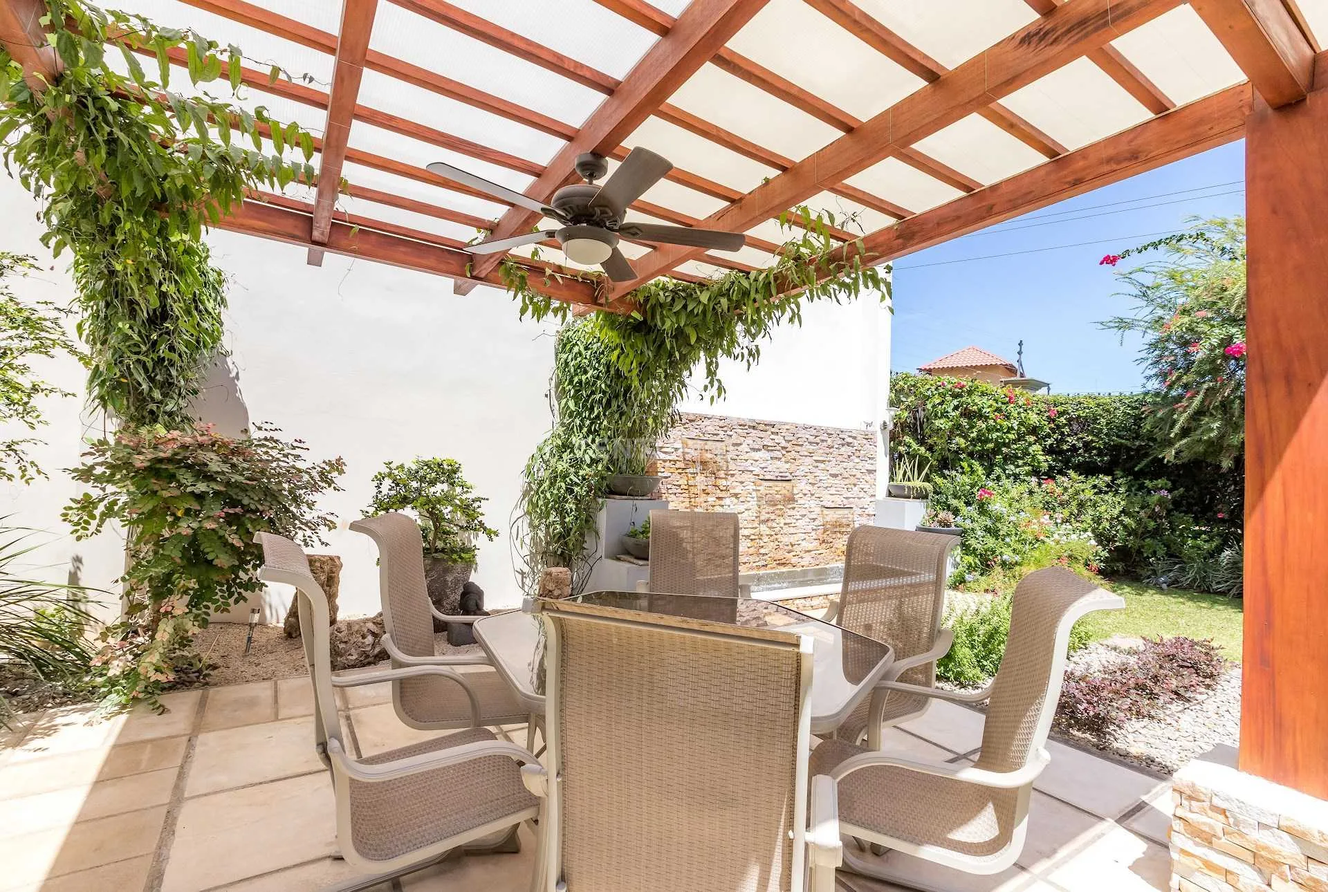 Lujosa casa en zona de Lindora detalles de lujo Condominio Exclusivo - foto 6