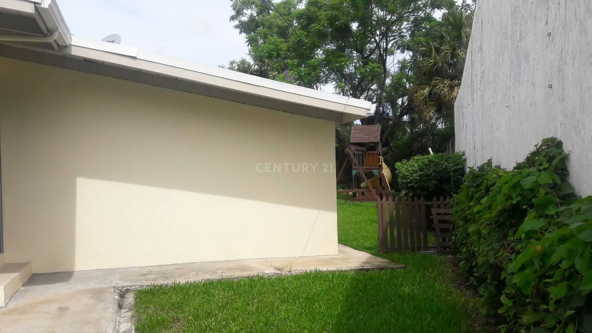 Se vende espaciosa y moderna casa, Los Laureles Escazú, $595,000 - foto 4