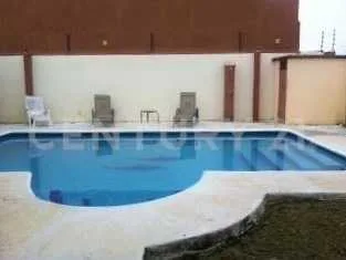VENTA O ALQUILER DE CASA AMUEBLADA DE 6 DORMITORIOS EN JACO CENTRO, NEGOCIABLE - foto 2
