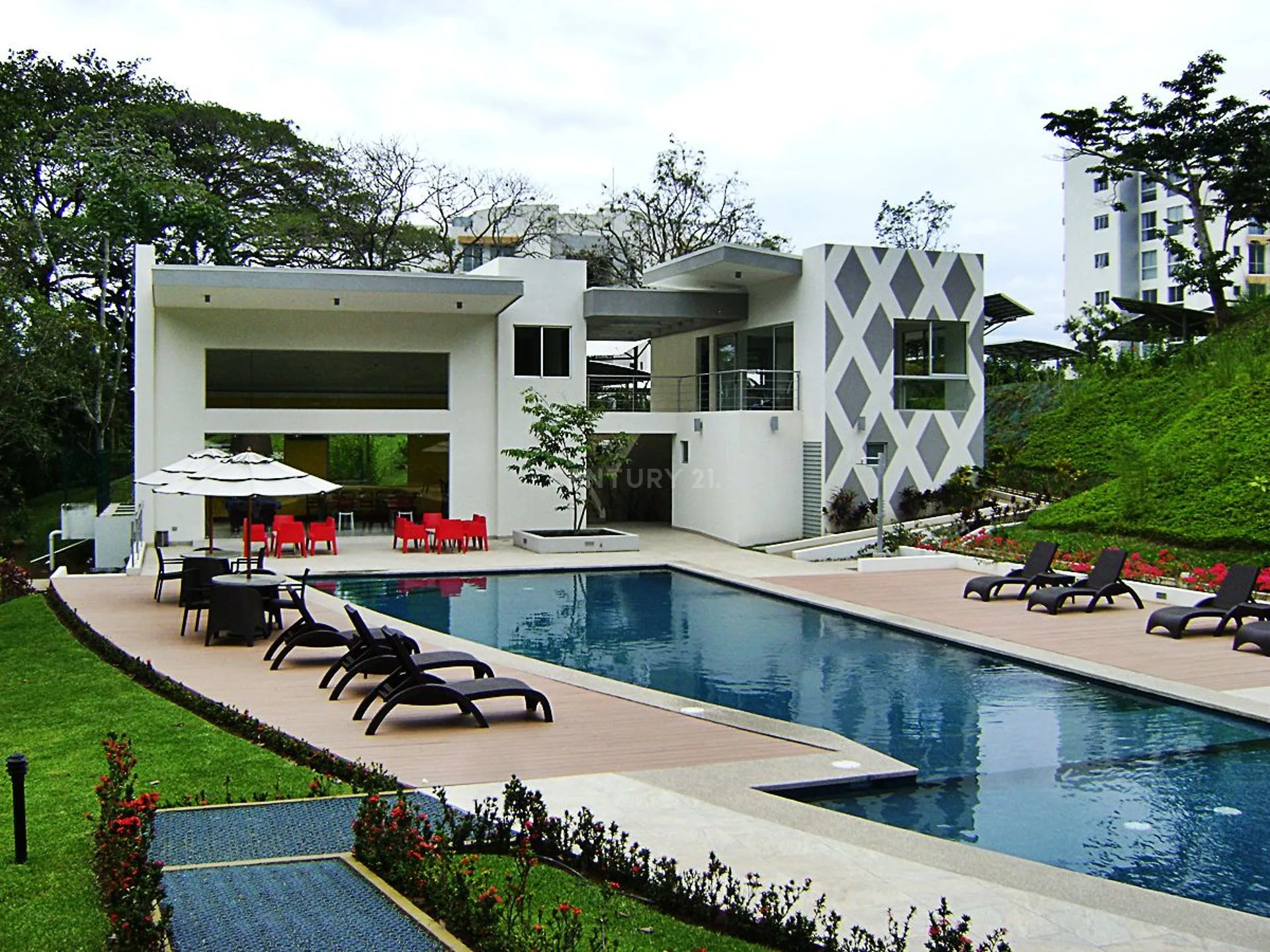 EN VENTA APARTAMENTO EN ESCAZÚ MUY ELEGANTE Y EQUIPADO