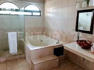 VENTA DE LUJOSA CASA EN LINDORA - foto 3