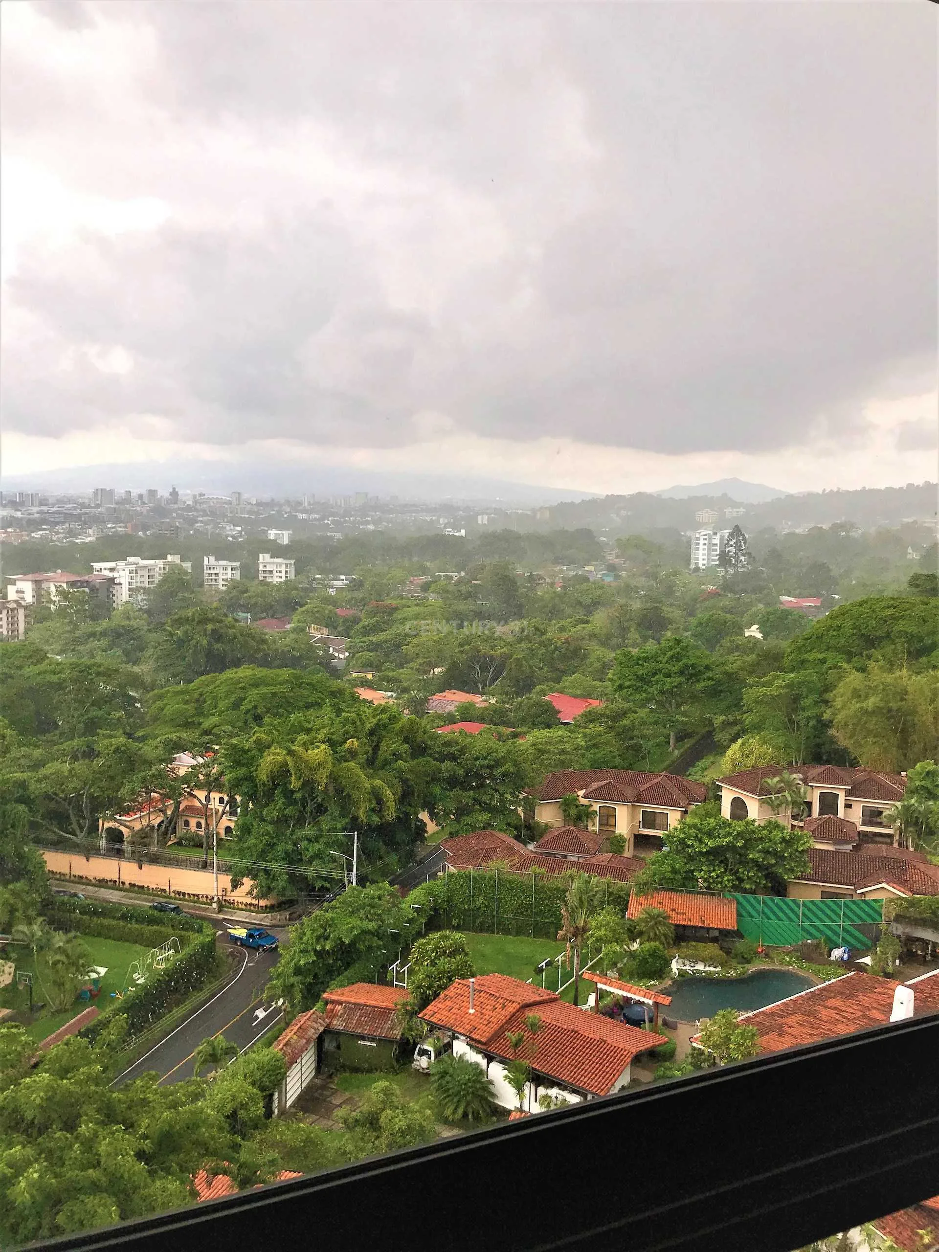 VENTA DE BELLO PENTHOUSE EN JABONCILLOS DE ESCAZU - foto 3