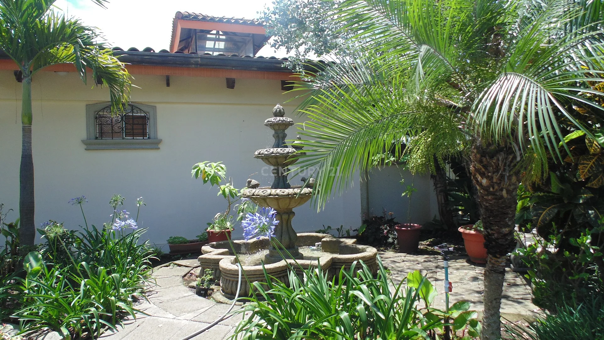Venta de casa amplia estilo colonial , San Antonio Escazú, $775,000