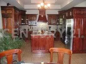 Preciosa Casa en Residencial - foto 6