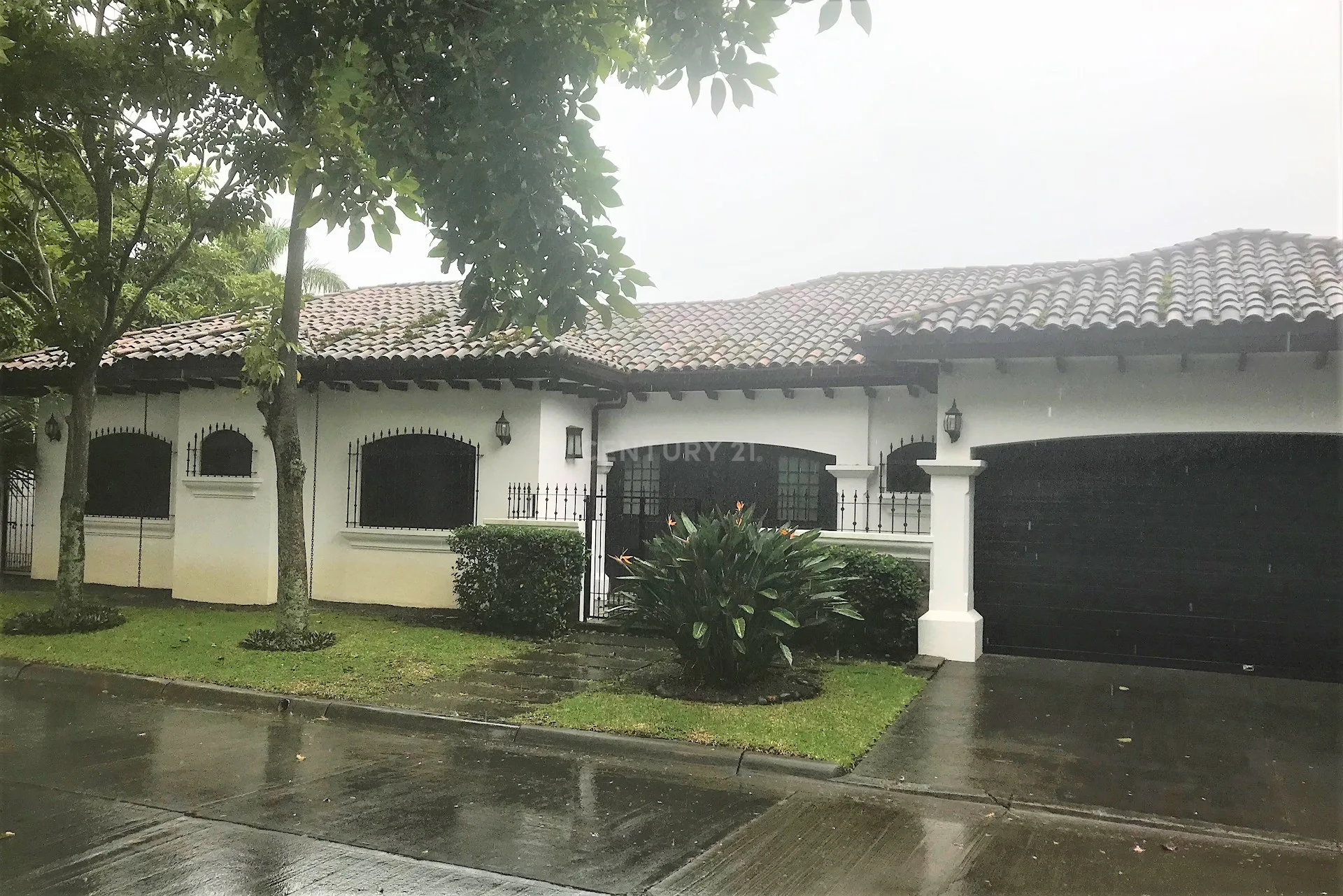 VENTA DE CASA ESTILO COLONIAL EN SANTA ANA