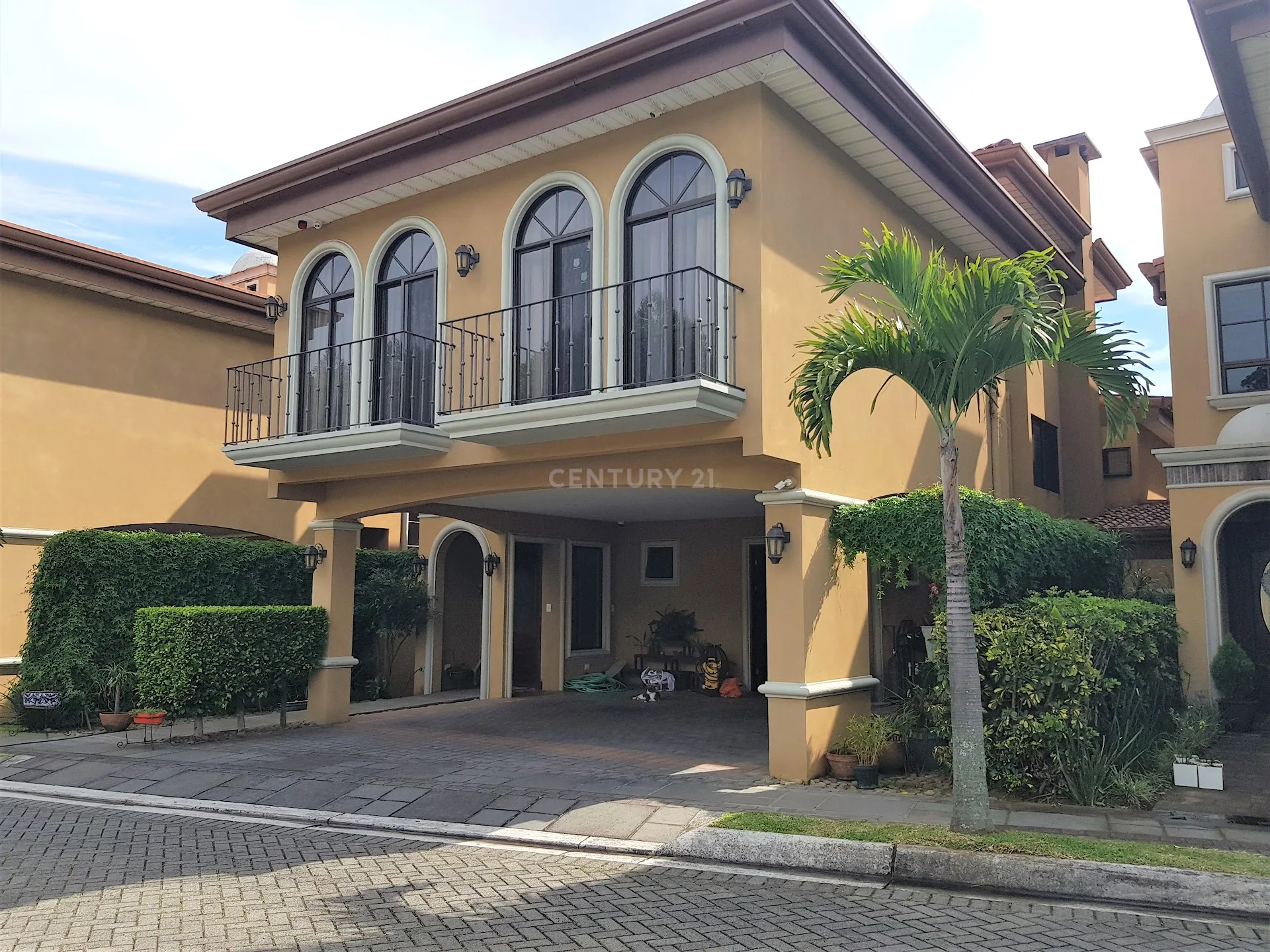 VENTA DE CASA FAMILIAR CON ESPECTACULARES VISTA