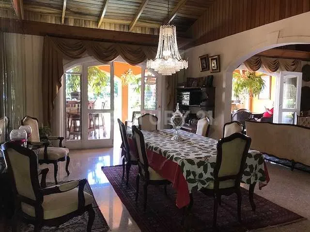 VENTA DE CASA INDEPENDIENTE DE UNA PLANTA CON ESPECTACULARES JARDINES - foto 5