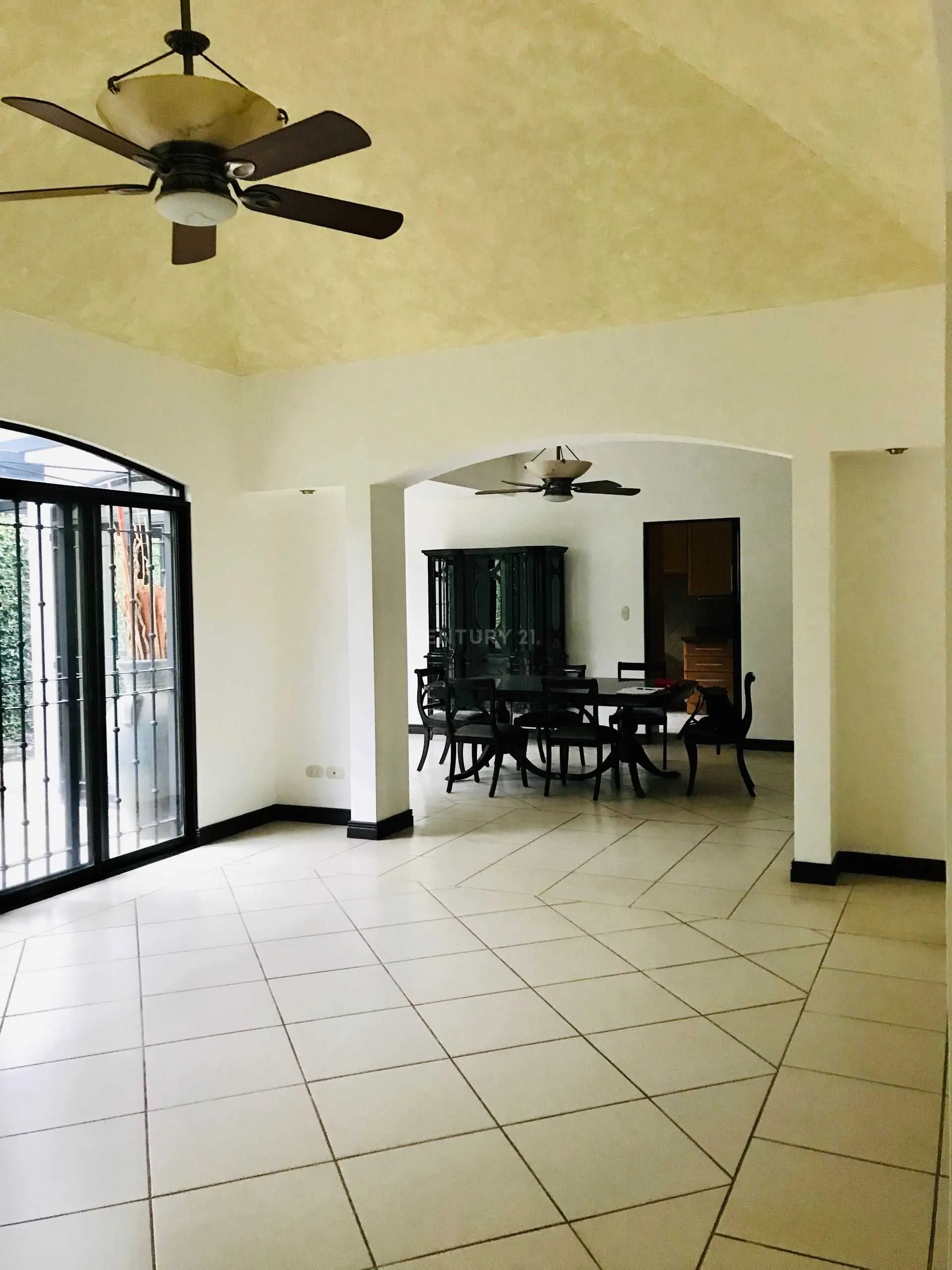 VENTA DE CASA ESTILO COLONIAL EN SANTA ANA - foto 2