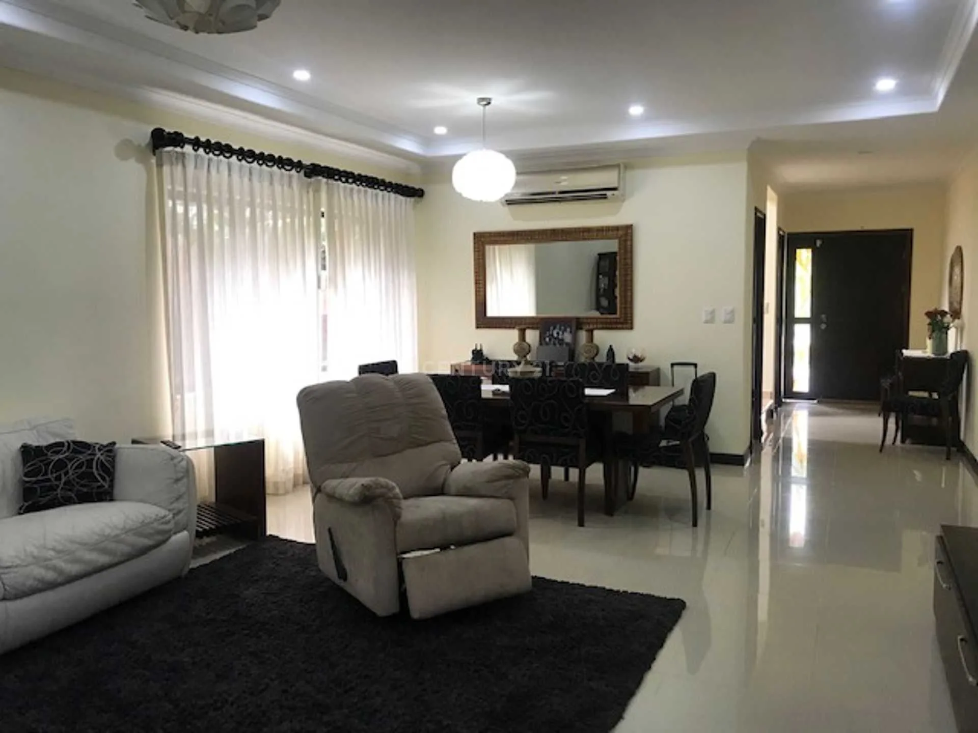 VENTA DE BELLA CASA DE 4 DORMITORIOS EN CONDOMNIO DE LUJO EN SANTA ANA POZOS - foto 4