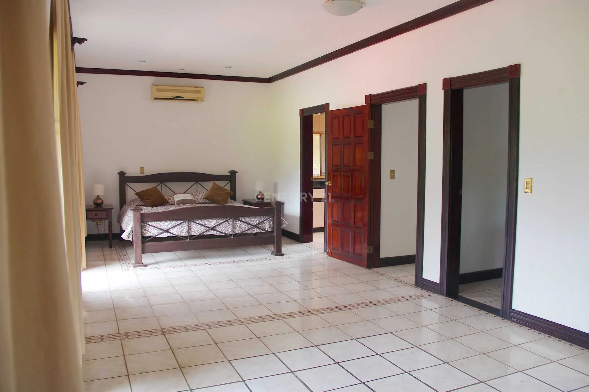 ¡Hermosa Casa en Venta!! Con Vista espectacular en Residencial Cariari - foto 6
