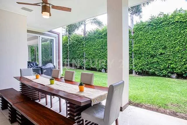 VENTA DE LUJOSA CASA EN CONDOMINIO UBICADO EN SANTA ANA - foto 2