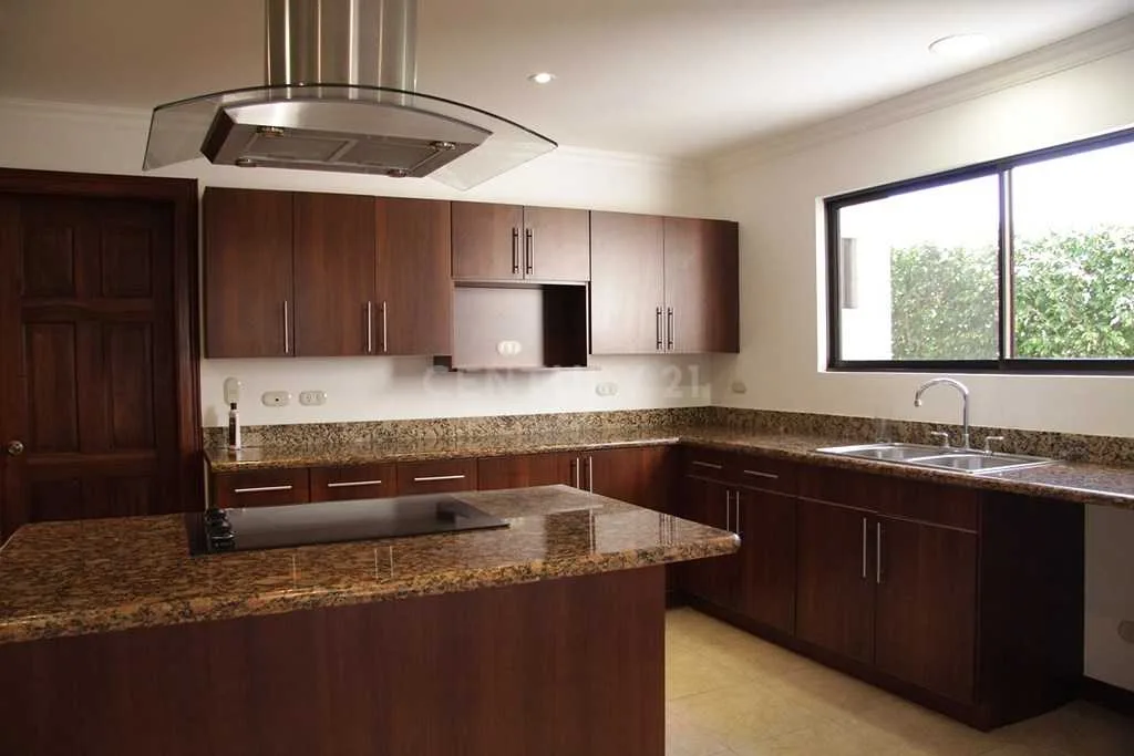 VENTA BELLA CASA EN CONDOMINIO DE 4 DORMITORIOS POZOS SANTA ANA $495000 - foto 5
