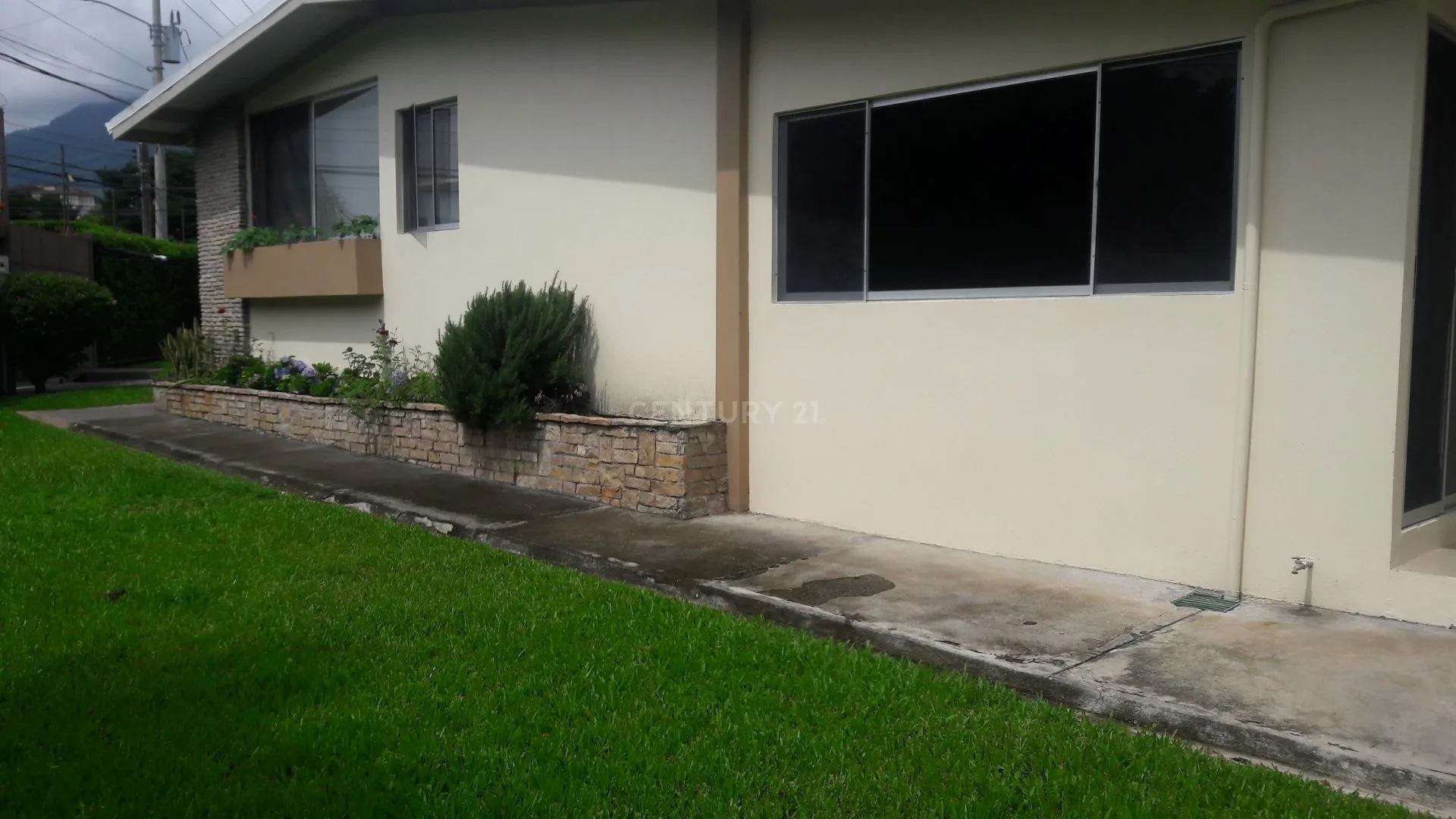 Se vende espaciosa y moderna casa, Los Laureles Escazú, $595,000