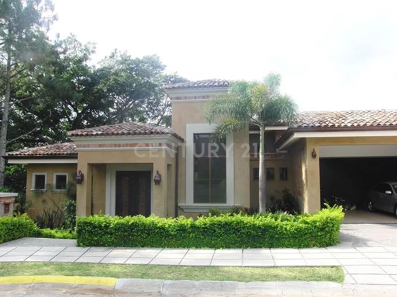 Venta De Hermosa Casa en Condominio en San José Piedades