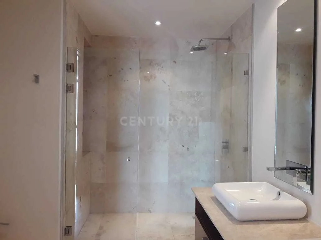 VENTA DE LUJOSO APARTAMENTO EN EXCLUSIVA TORRE EN ROHRMOSER - foto 2