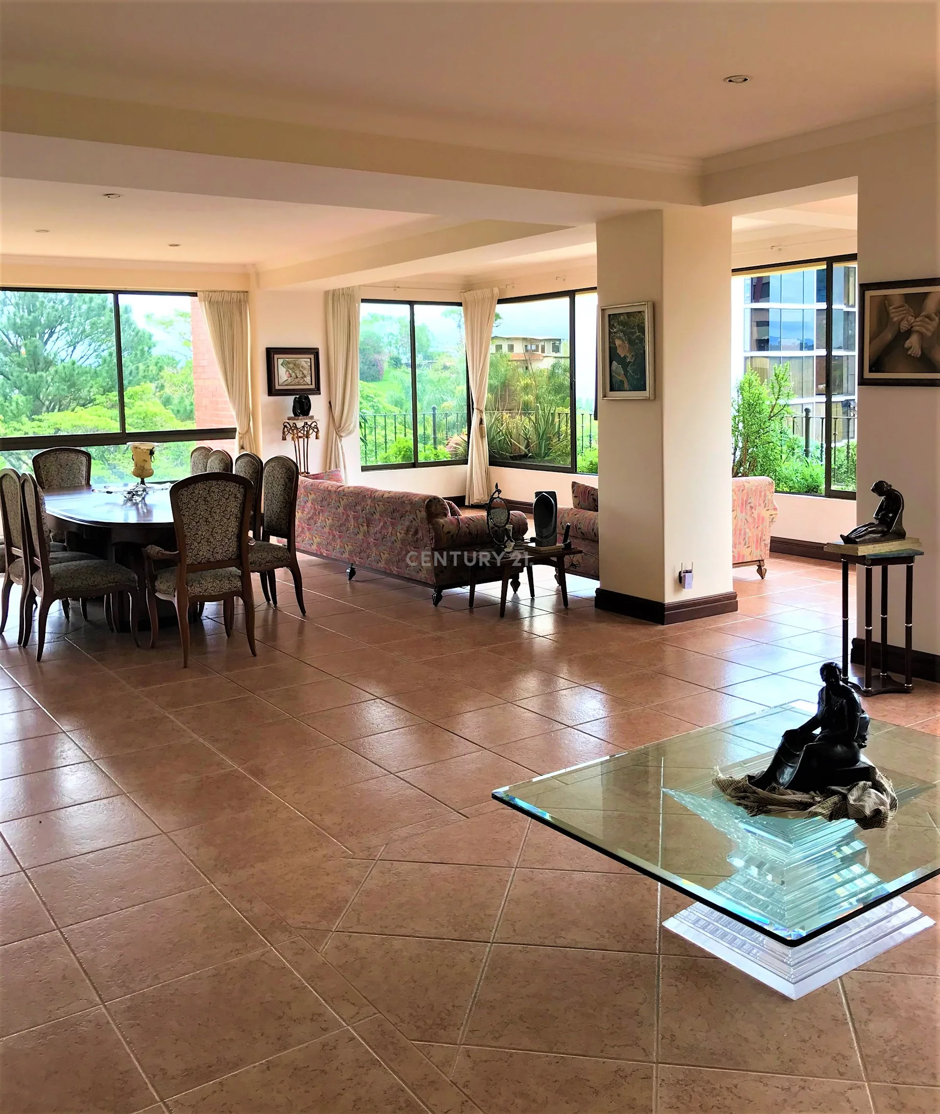 VENTA DE APARTAMENTO EN EXCLUSIVO CONDOMINIO EN ESCAZU